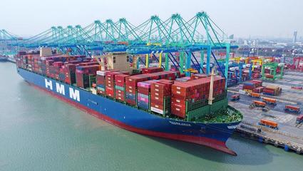 我國(guó)進(jìn)出口規(guī)模首破20萬(wàn)億元 傳統(tǒng)貿(mào)易結(jié)構(gòu)優(yōu)化，